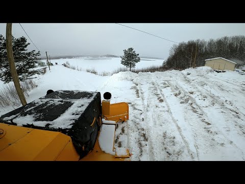 Видео: ТРАКТОР КИРОВЕЦ. К 700 А. ЗИМА!!! СНЕГ!!!