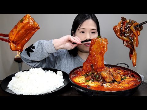 Видео: Фактическое время приготовления кимчи на пару было холодным!!☺️ Я приготовил цельный свиной живот ♡