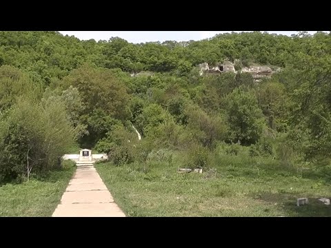 Видео: Алботинският скален манастир. Хоро за мъртвите, събор за живите
