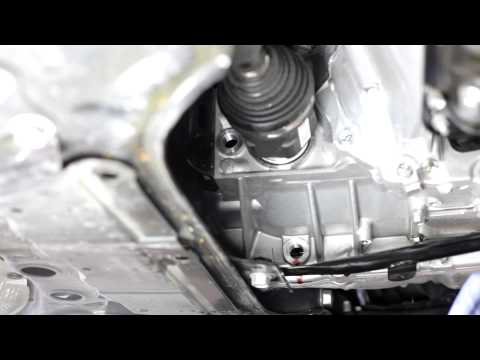 Видео: Слив и заправка трансмиссионного масла для Toyota Prius 2010-2015 гг.
