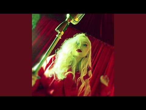 Видео: Пьяна и не одна