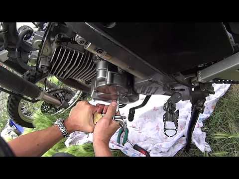 Видео: Проверка зазоров клапанов на Djebel 250 XC 2005 года