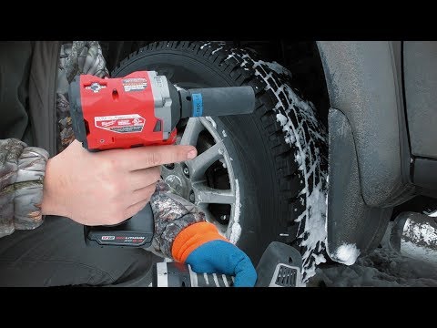 Видео: Мини-гайковерт Milwaukee 2555-20.