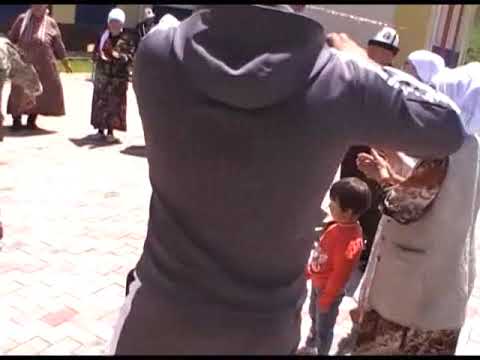 Видео: Алайкуу өрөөнү Коо чаты айылы. Атам апамдын 50жылдык жолугушуусу(1955-жылкылар)