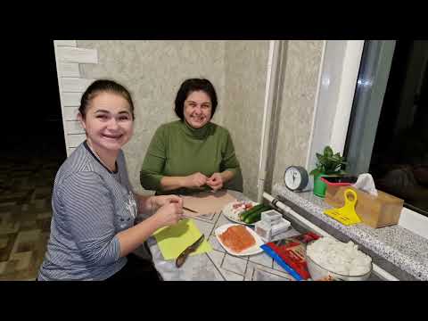 Видео: Тёплая компания,вкусныее роллы и добрые разговоры