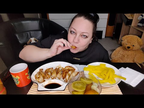 Видео: Мукбанг🥟 Гёдза с цыпленком, Маринованная редька, Зелёные помидоры.