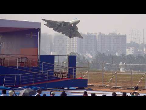 Видео: 【Aero India 2025】Впечатляющий показательный полёт российского Су-57