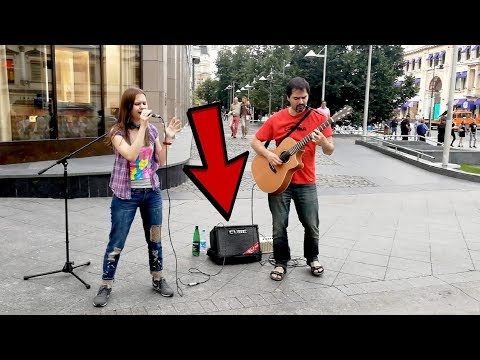 Видео: Уличный комбик Roland Cube Street EX (Обзор)