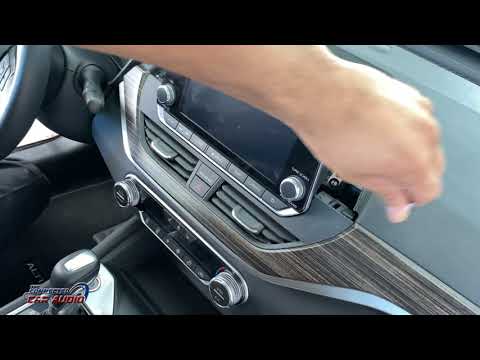 Видео: Как снять штатную магнитолу Nissan Altima 2019 года и новее