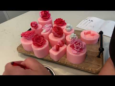 Видео: Melt and pour soap making in new molds.  Заливка новых форм.