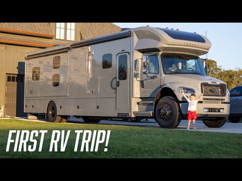 Видео: Первый отпуск в нашем суперкаре // Что может пойти не так?