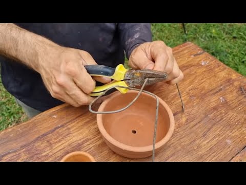 Видео: Идея красивой керамической вазы - тройная ваза с нефритом и ухом Шрека