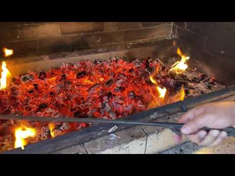 Видео: Шашлык чалагач по армянски!!! Супер сочный бараний и куриный люля-кебаб!!! И все это на мангале…..