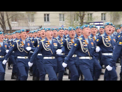 Видео: Рязанцы встретили десантников, вернувшихся с Парада в Москве.