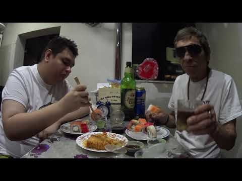 Видео: Ужинаем с Батей по японски суши-роллы рыба васаби