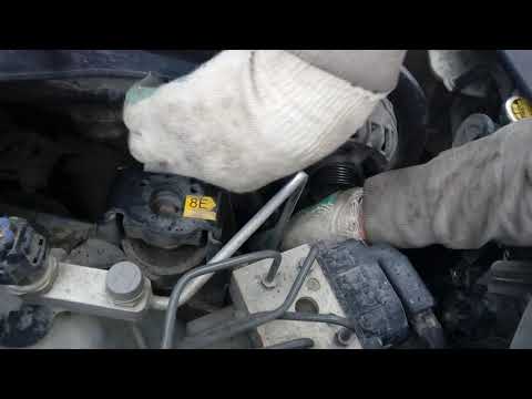 Видео: Замена щетки генератора Toyota Corolla 120 кузов 1 часть