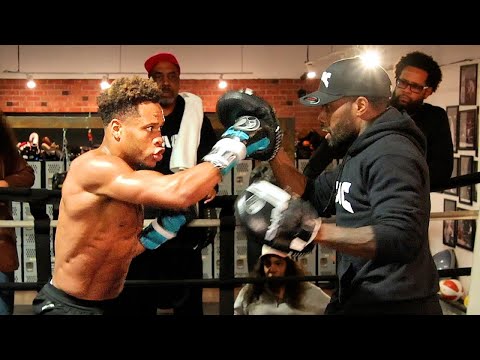 Видео: Дэвин Хейни ПЕРВЫЙ ВЗГЛЯД на 147 фунтов во время тренировки с Брайаном Норманом-младшим; демонстр...