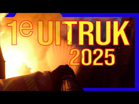 Видео: Пожар в мусорном контейнере - ДОБРОВОЛЬЦЫ ГОЛЛАНДСКИЕ ПОЖАРНЫЕ -