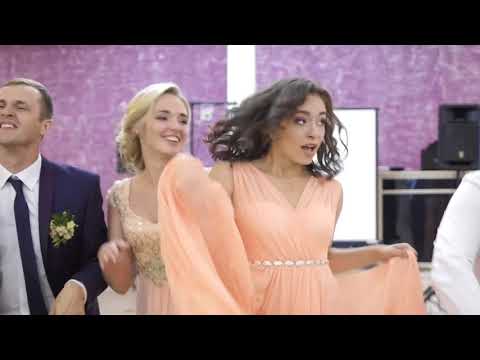 Видео: эффектный выход-танец жениха и невесты