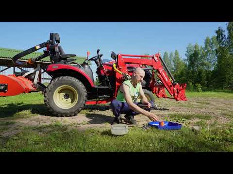 Видео: Замена масла в двигателе Solis Gold 26