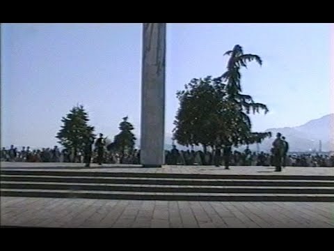 Видео: Батуми.  Празднование 9 мая 1997 г  Пл.  Ленина, вечный огонь