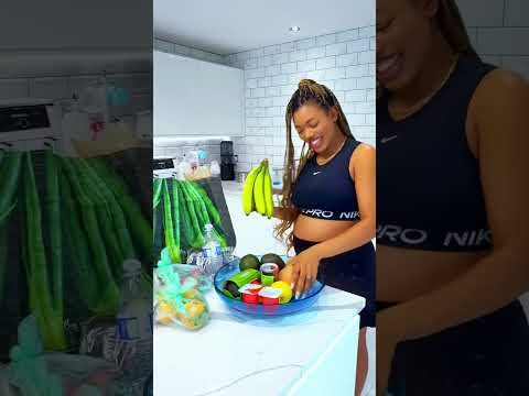 Видео: Наш первый поход по магазинам после возвращения из отпуска