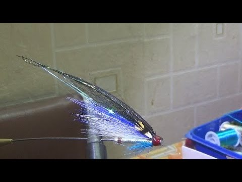 Видео: Рыбалка на Кольском . Вязание трубочки - селедки для ловли семги . 08.05.2021 год .