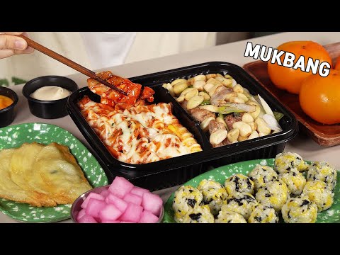 Видео: Мукбан :) Курица с острой лапшой и курицей с цельным чесноком и зеленым луком