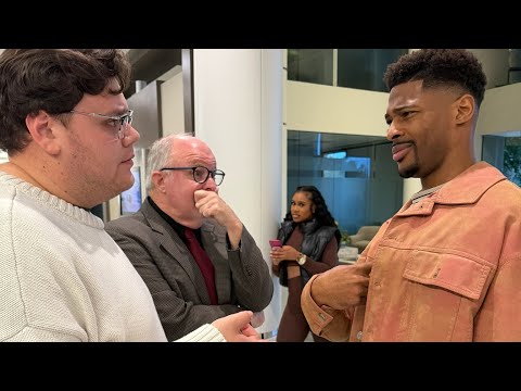 Видео: Пьер сталкивается с дядей Бетани и Грегом из-за их отношений на лестнице.