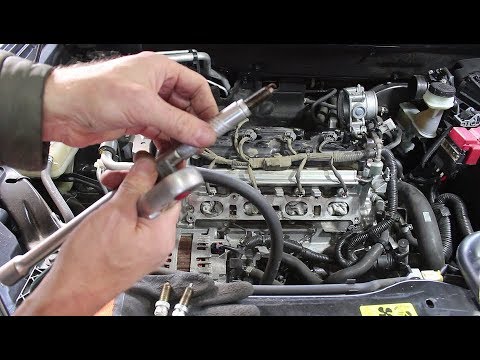 Видео: Замена свечей зажигания на Nissan Qashqai 2,0 4WD Ниссан Кашкай 2008 года