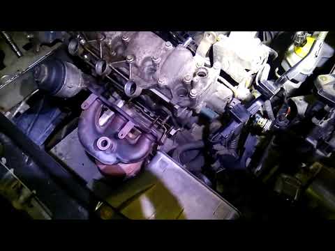 Видео: Skoda Fabia 2 - Двигатель "троит" - Замена выпускных клапанов
