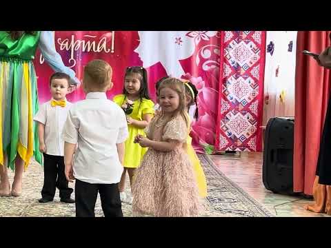 Видео: 🇰🇿 Весенний утренник средняя группа в детском саду «Айгөлек» @ygolek_2005 🌸 8 марта 💐