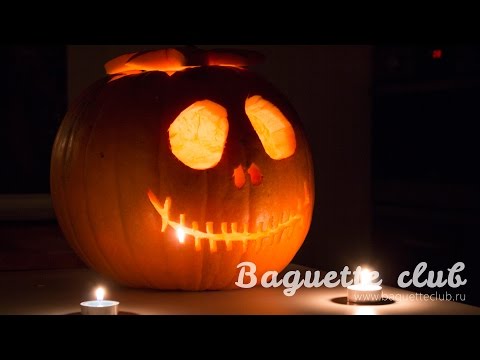 Видео: Как вырезать тыкву на Хэллоуин