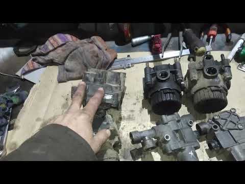 Видео: Сороконожка часть 144.Мерседес Актрос 4144к. Главный тормозной кран , разбока сборка ТО.