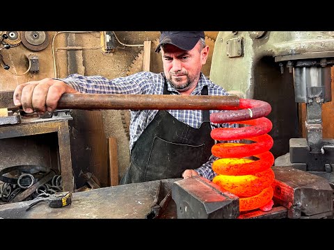 Видео: 🦌 Bone and Car Spring: создание ножа с рукояткой из рогов оленя.