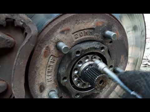 Видео: Как подтянуть подшипник ступицы Сузуки Гранд Витара