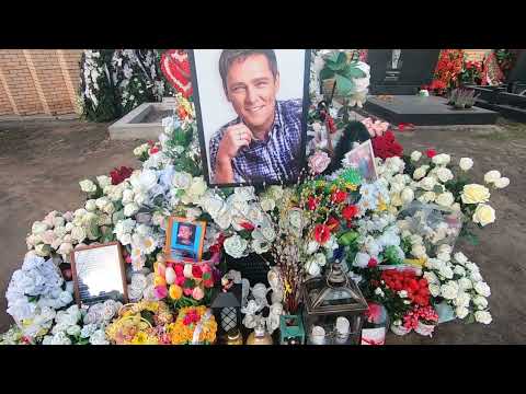 Видео: Могила за Миллионы Долларов Сыну РазинуМогила Юры Шатунова, Троекуровское Кладбище, могила сына Ра..