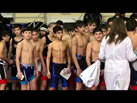 Видео: Взвешивание борцов до 44 кг на СКФО 2025 до 16 лет в Кисловодске.