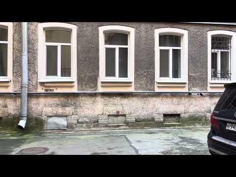 Видео: Необычный домик во дворе на Васильевском острове.