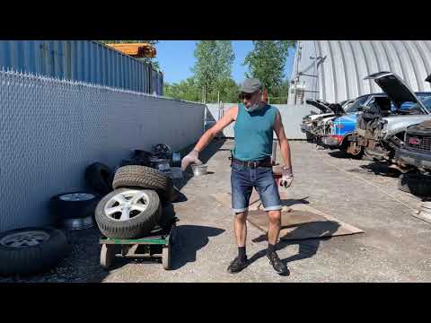 Видео: На лов за зимни гуми в автоморга в Канада