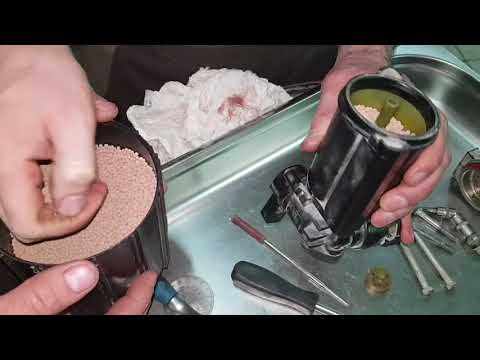 Видео: Замена силикагеля компрессора пневмоподвески мерседес w220