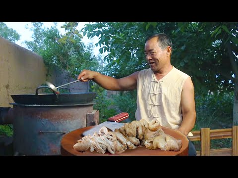 Видео: Свиные легкие, свинина и внутренности, рецепт отварных свиных внутренностей с кусочками торта