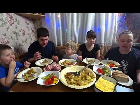 Видео: мукбанг жареная картошка и соления