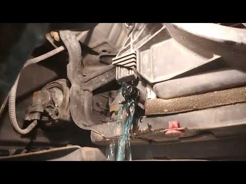 Видео: Замена антифриза Volvo S40/C30/V50 Ford Focus 2 Ford Focus 3 Mazda 3