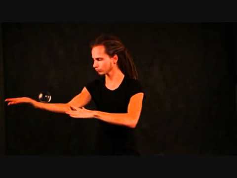 Видео: Контактное жонглирование