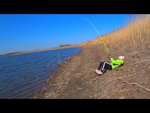Видео: ЭТИ ПОКЛЕВКИ СБИВАЮТ С НОГ рыбалка весной 2020