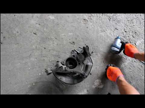 Видео: Замена подшипника передней ступицы Toyota RAV4 2,0 Тойота РАВ 4 2011 года