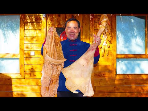 Видео: Самый уникальный способ готовки мяса в мире! Мясо, завернутое в баранью трепанг!