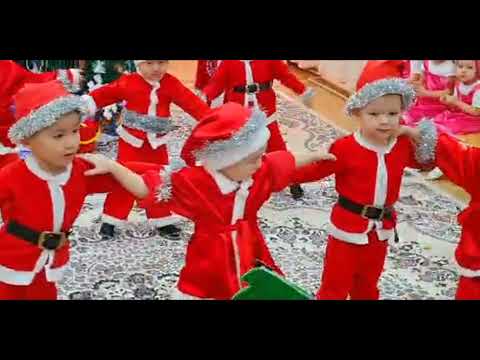 Видео: Танец:"Санта Клаусов"