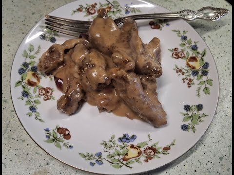 Видео: Бефстроганов в брусничном соусе. Beef Stroganoff in lingonberry sauce